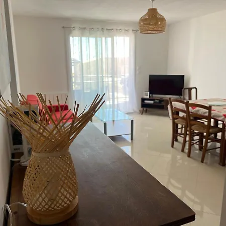 Superbe Appartement A Saint Pierre La Mer Exterior photo